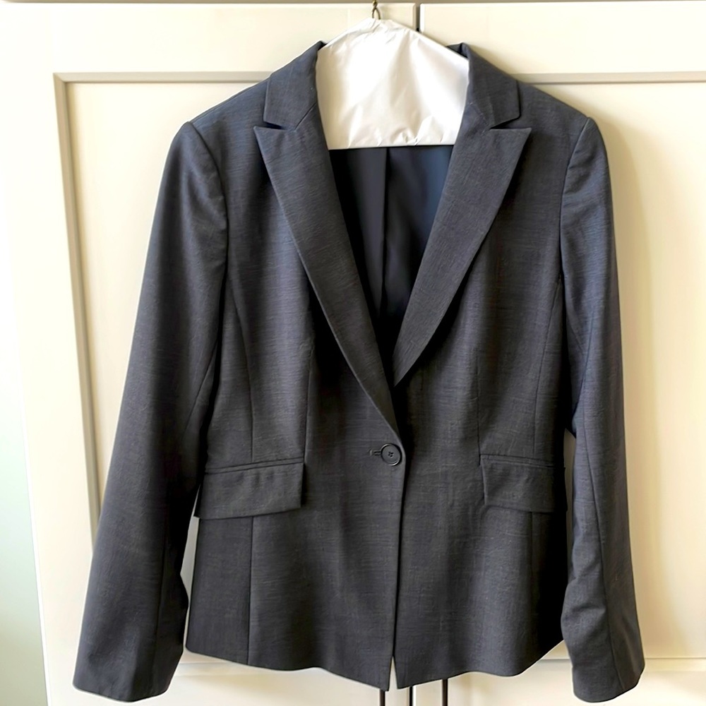 Ann Taylor Gray Suit Jacket, size 6P